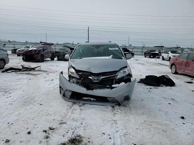 2018 Toyota Sienna - Image 12
