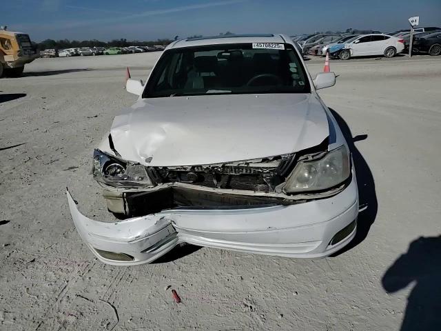 2000 Toyota Avalon - Image 11