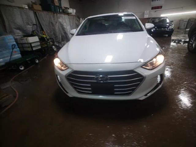 2018 Hyundai Elantra - Image 13