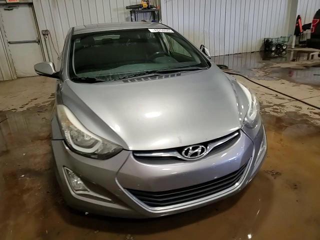 2016 Hyundai Elantra - Image 13