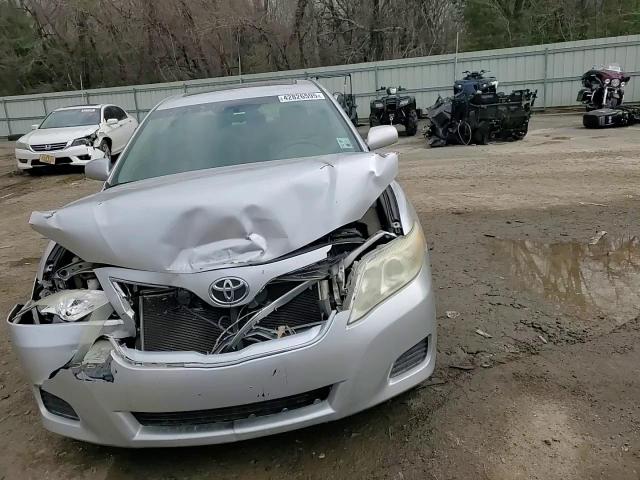 2010 Toyota Camry - Image 11