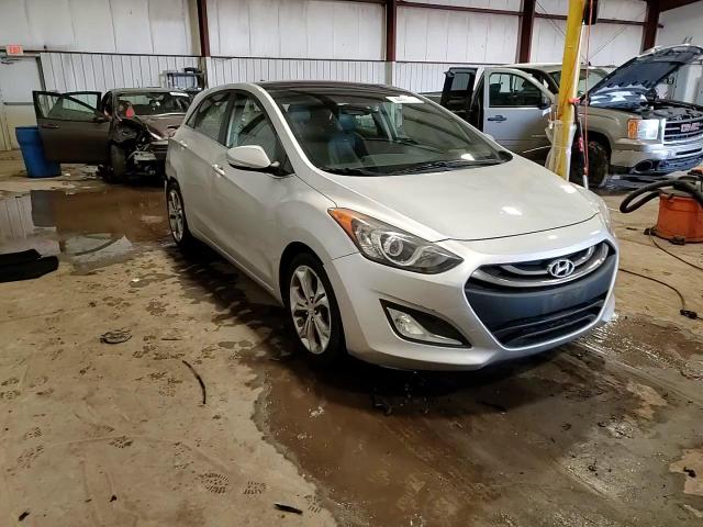2013 Hyundai Elantra - Image 13