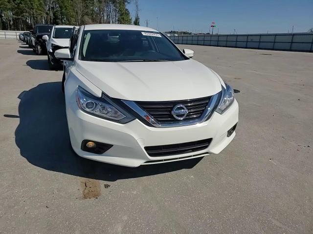2018 Nissan Altima - Image 10