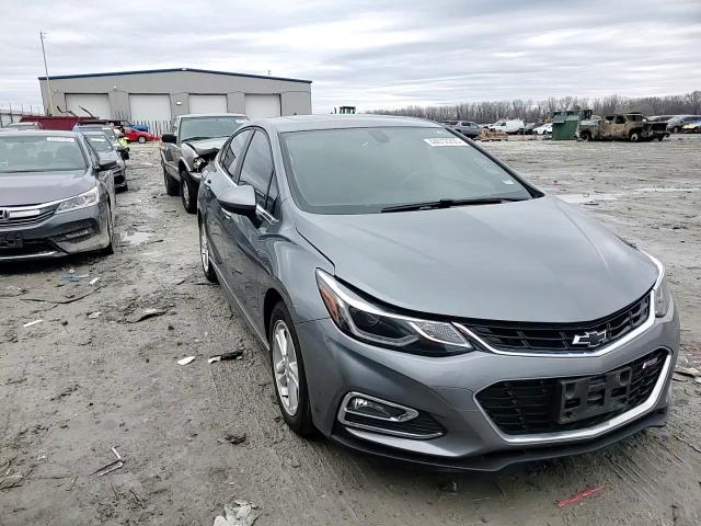 2018 Chevrolet Cruze - Image 10