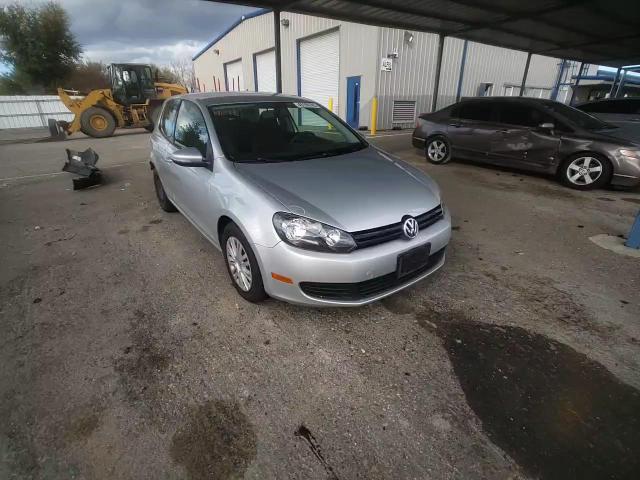 2010 Volkswagen Golf - Image 10