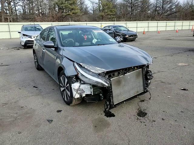 2021 Nissan Altima - Image 11