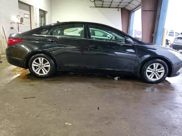2012 Hyundai Sonata - Image 14