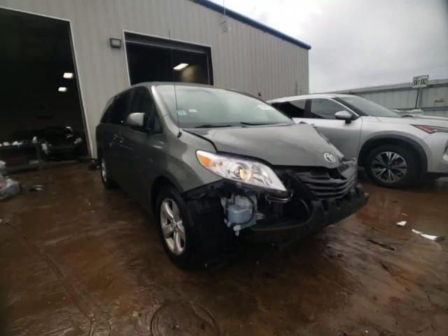 2013 Toyota Sienna - Image 15