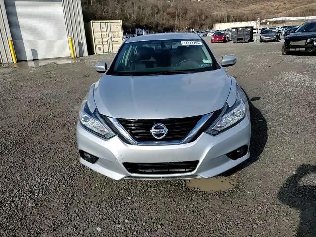 2018 Nissan Altima - Image 13