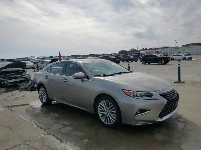 2017 Lexus ES - Image 14