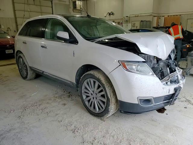 2011 Lincoln MKX - Image 12