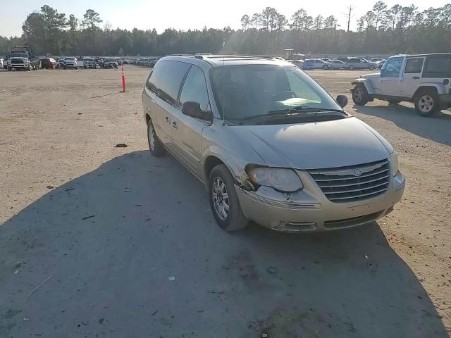 2005 Chrysler Town & Country - Image 11