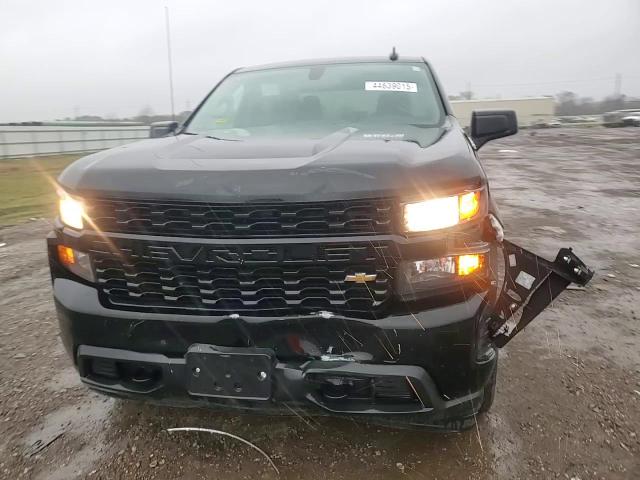 2022 Chevrolet Silverado - Image 11
