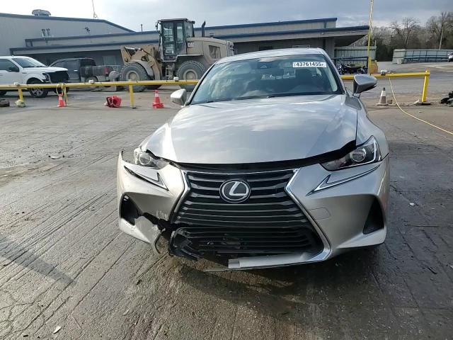 2017 Lexus IS - Image 11