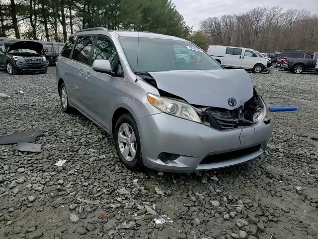 2011 Toyota Sienna - Image 12