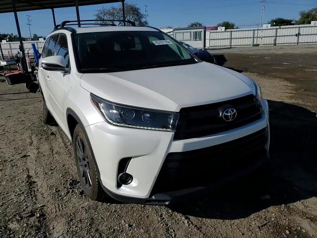 2019 Toyota Highlander - Image 12