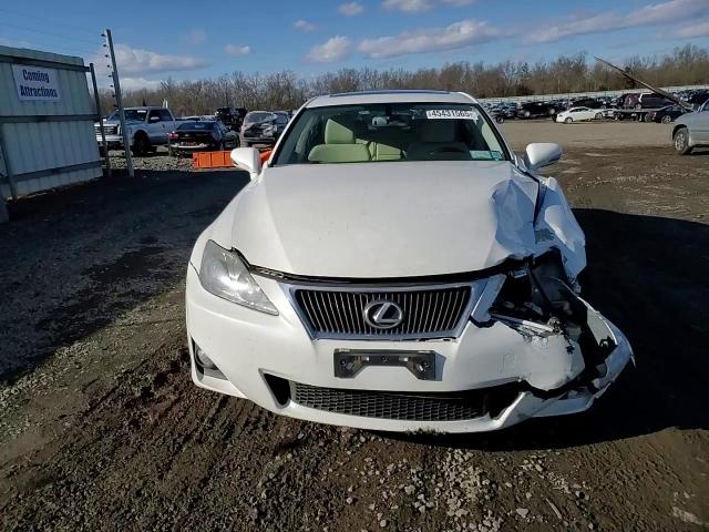 2011 Lexus IS - Image 11