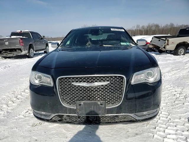 2016 Chrysler 300 - Image 10