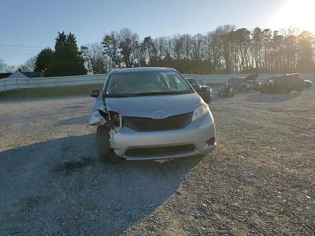 2012 Toyota Sienna - Image 12
