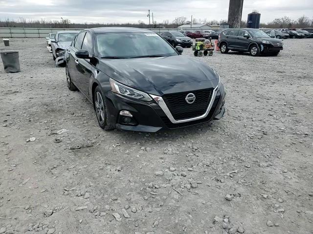 2019 Nissan Altima - Image 10