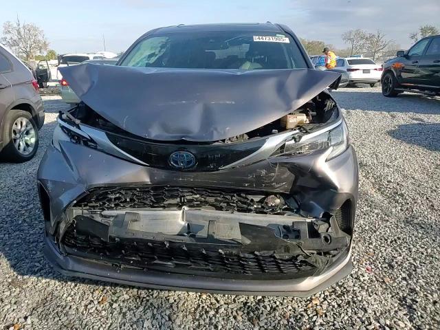 2021 Toyota Sienna - Image 12