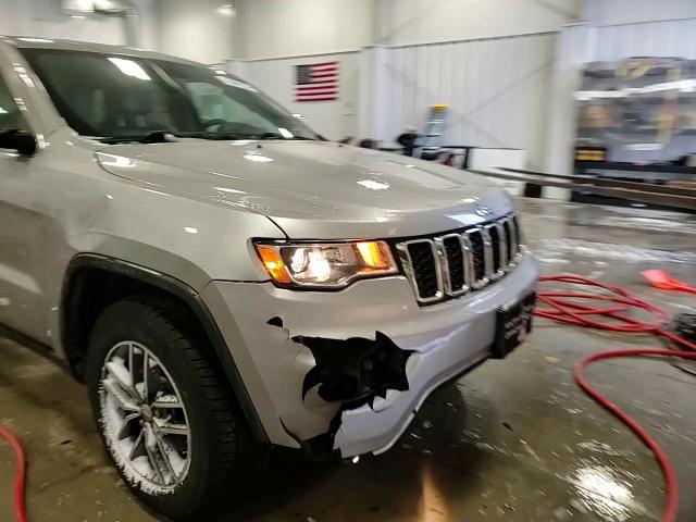 2017 Jeep Grand Cherokee - Image 14