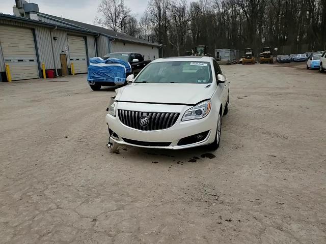 2015 Buick Regal - Image 13