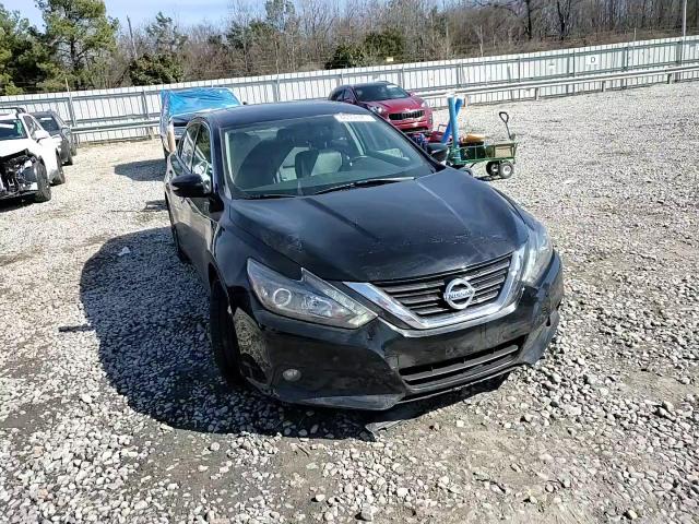 2017 Nissan Altima - Image 10