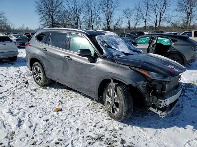 2021 Toyota Highlander - Image 11