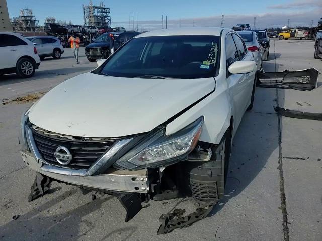 2017 Nissan Altima - Image 10