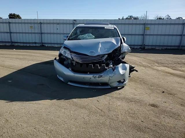 2015 Toyota Sienna - Image 11