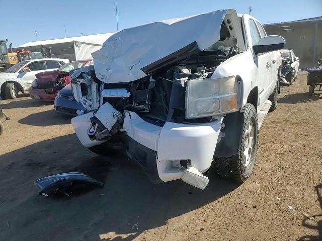 2008 Chevrolet Silverado - Image 11
