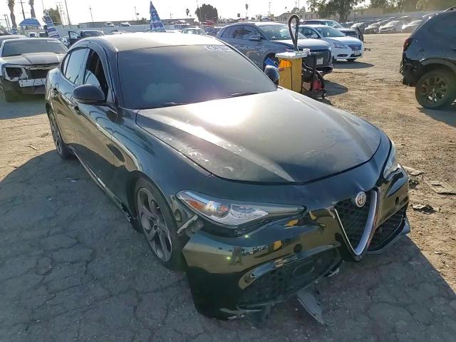 2017 Alfa Romeo Giulia - Image 10