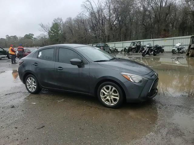 2018 Toyota Yaris - Image 13
