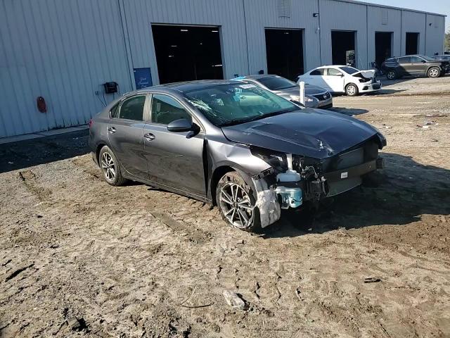 2022 Kia Forte - Image 11