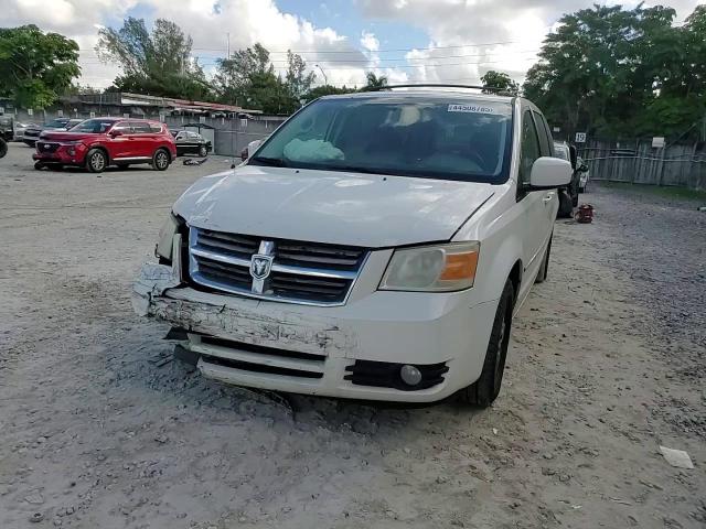 2010 Dodge Caravan - Image 12
