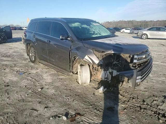 2018 Toyota Highlander - Image 12