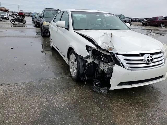 2012 Toyota Avalon - Image 11