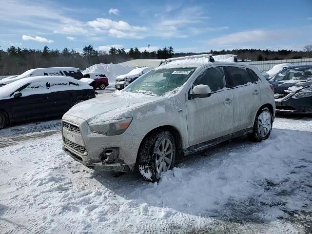 2013 Mitsubishi Outlander - Image 12