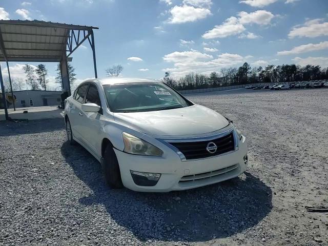 2015 Nissan Altima - Image 10