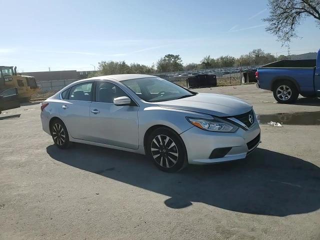 2018 Nissan Altima - Image 11