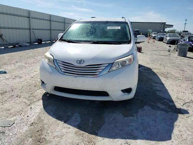2016 Toyota Sienna - Image 14