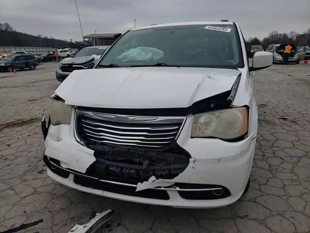 2013 Chrysler Town & Country - Image 10