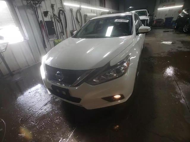 2017 Nissan Altima - Image 14