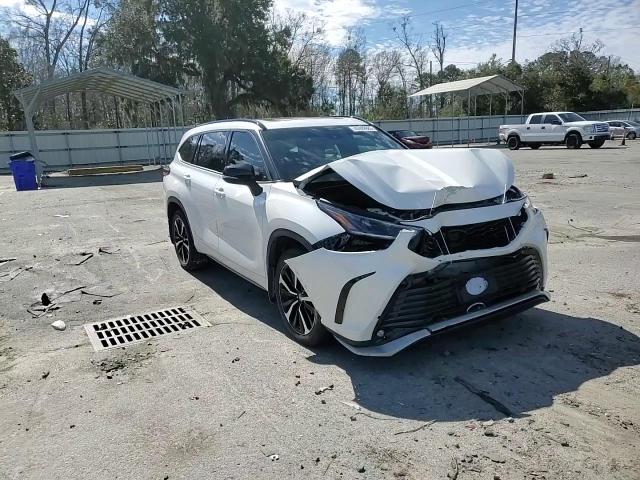 2021 Toyota Highlander - Image 12
