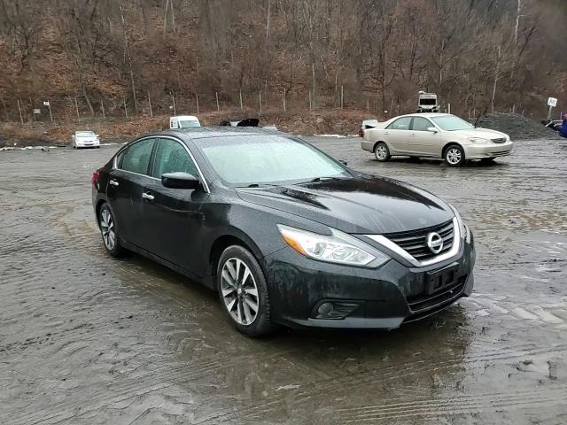 2017 Nissan Altima - Image 13