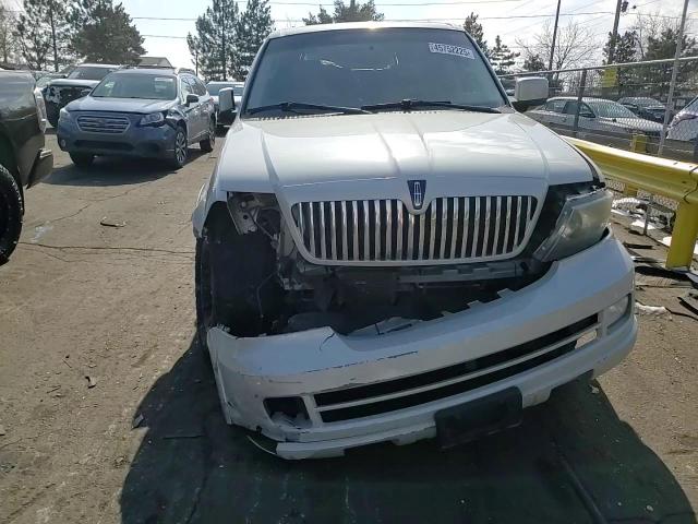 2005 Lincoln Navigator - Image 11
