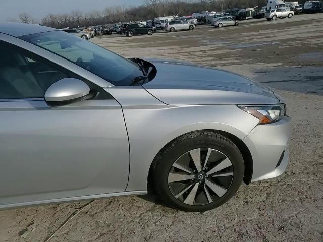 2021 Nissan Altima - Image 11