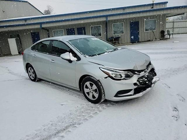 2018 Chevrolet Cruze - Image 10