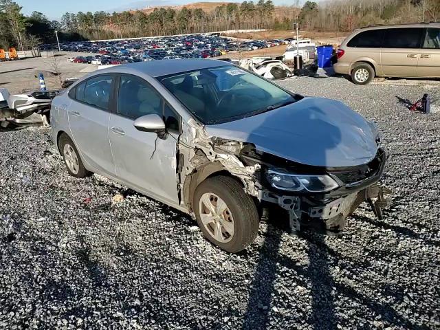 2018 Chevrolet Cruze - Image 11